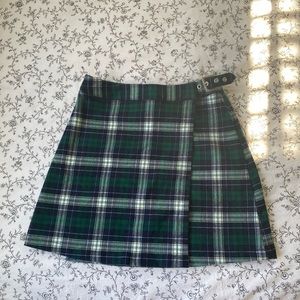Brandy Melville Black Green and White Plaid Skirt with Belt